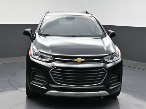 Used 2021 Chevrolet Trax LT w/ Driver Confidence Package AWD/4WD image 2