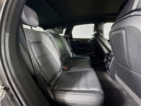Used 2019 Porsche Cayenne image 28