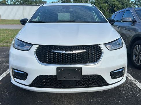 Used 2025 Chrysler Pacifica Select FWD image 7