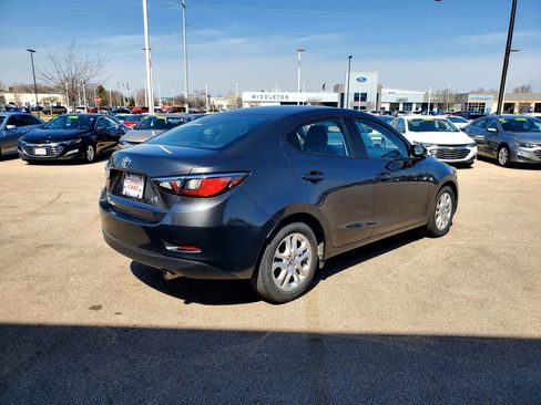 Used 2018 Toyota Yaris iA image 5