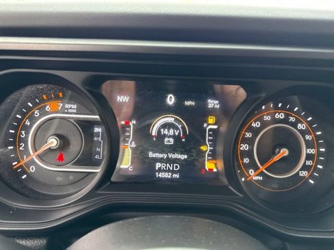 Used 2024 Jeep Wrangler Unlimited Sahara AWD/4WD image 16