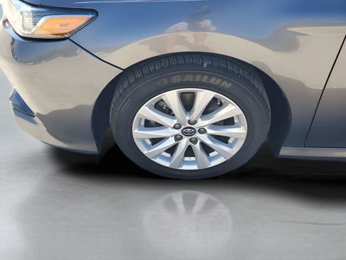 Used 2019 Toyota Camry LE image 18