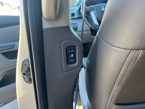 Used 2014 Honda Odyssey Touring Elite image 22