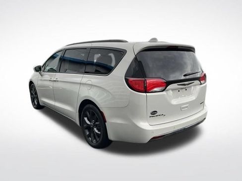 Used 2019 Chrysler Pacifica Limited w/ S Appearance Package FWD image 5