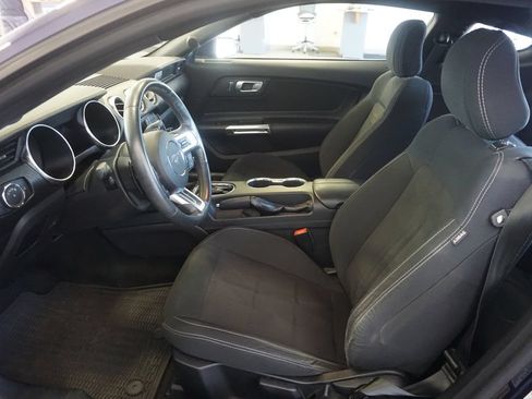 Used 2018 Ford Mustang Coupe RWD image 15