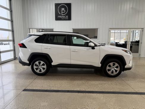 Used 2021 Toyota RAV4 LE image 7