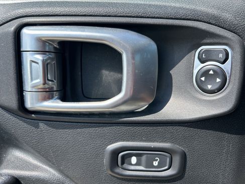 Certified 2020 Jeep Wrangler Sport AWD/4WD image 9