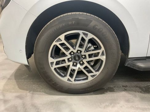 Used 2025 Ford Expedition Active RWD image 6