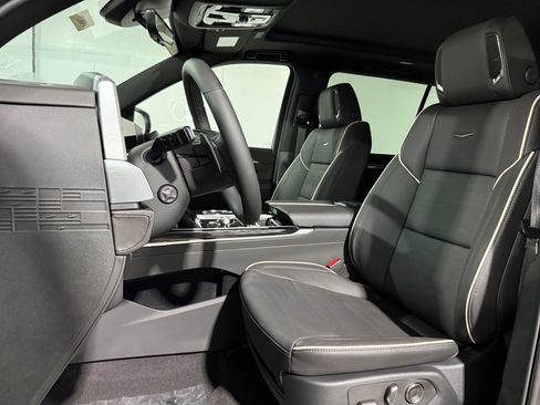 New 2025 Cadillac Escalade ESV Sport w/ Touring Package image 4