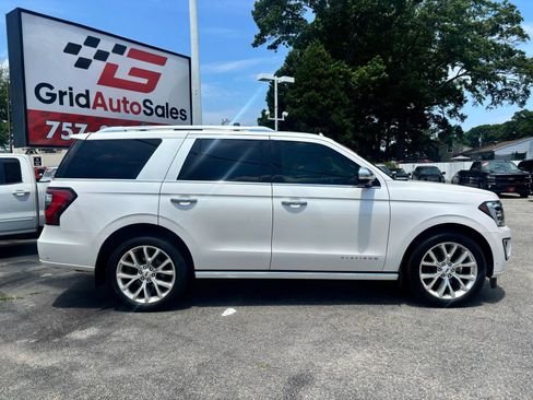 Used 2019 Ford Expedition Platinum RWD image 2
