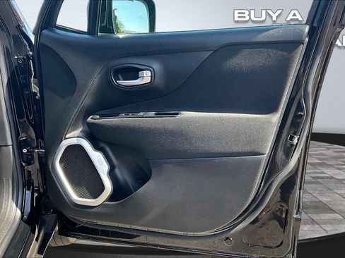 Used 2018 Jeep Renegade Latitude w/ Cold Weather Group AWD/4WD image 21