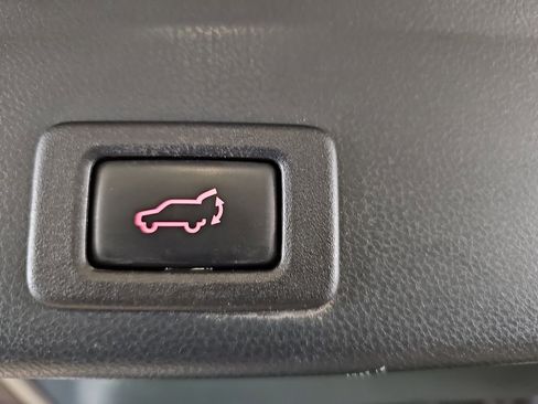 Used 2019 Subaru Ascent Limited AWD/4WD image 16