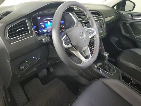 Used 2023 Volkswagen Tiguan SE w/ Panoramic Sunroof Package FWD image 22