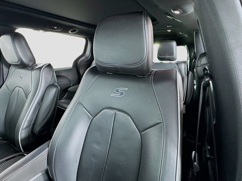 Used 2022 Chrysler Pacifica Limited w/ S Appearance Package FWD image 22