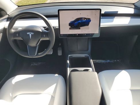 Used 2023 Tesla Model Y Performance image 19