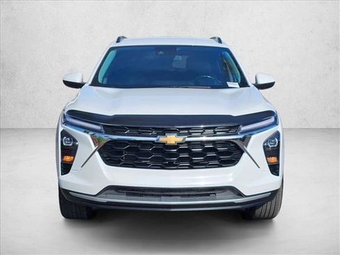 Certified 2024 Chevrolet Trax LT w/ Driver Confidence Package FWD image 2