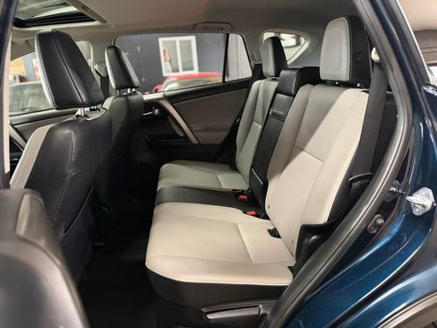 Used 2018 Toyota RAV4 Limited AWD/4WD image 17