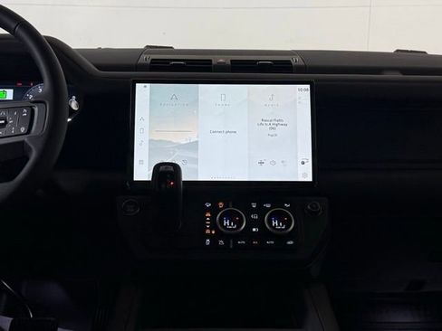 New 2026 Land Rover Defender 130 X-Dynamic SE image 22