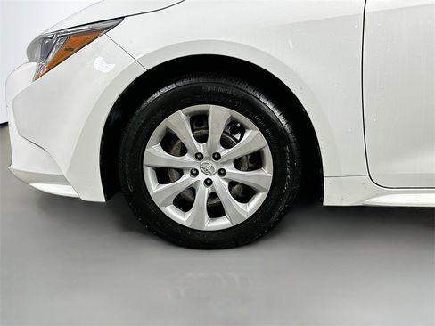 Used 2020 Toyota Corolla LE image 8