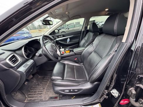 Used 2018 Nissan Maxima 3.5 SV image 2