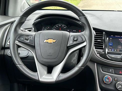 Certified 2022 Chevrolet Trax LT w/ LT Convenience Package image 14