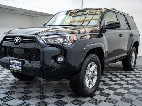 Certified 2022 Toyota 4Runner SR5 AWD/4WD image 3