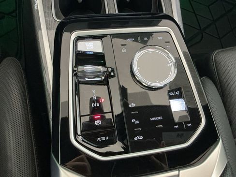 Used 2023 BMW 760i xDrive image 14