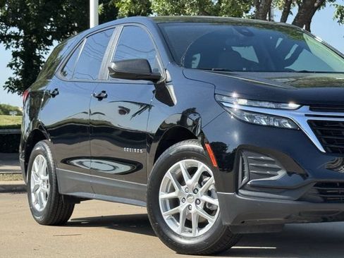 Used 2024 Chevrolet Equinox LS w/ Driver Confidence II Package FWD image 3