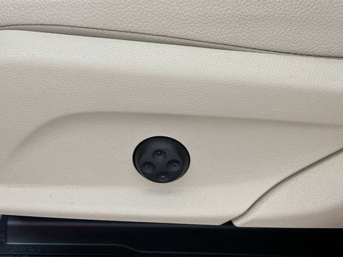 Used 2022 Mercedes-Benz GLC 300 4MATIC image 13