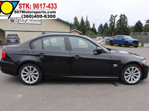Used 2011 BMW 328i xDrive Sedan AWD/4WD image 5