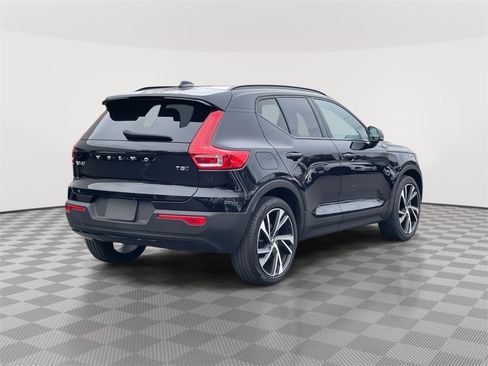 Used 2022 Volvo XC40 T5 R-Design w/ Climate Package image 7