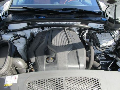 Used 2023 Porsche Macan AWD/4WD image 4