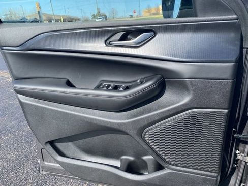 New 2025 Jeep Grand Cherokee L Laredo image 15