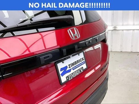 Certified 2025 Honda Pilot Black Edition image 9