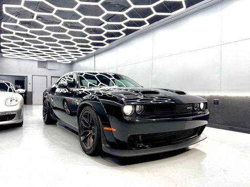 Used 2019 Dodge Challenger SRT Hellcat Redeye image 6