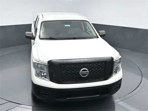Used 2018 Nissan Titan S image 37