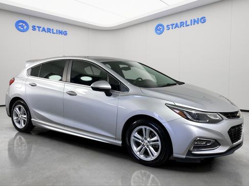 Used 2017 Chevrolet Cruze LT w/ Sun And Sound Package FWD image 12
