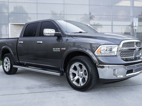 Used 2016 RAM 1500 Laramie w/ Convenience Group AWD/4WD image 3