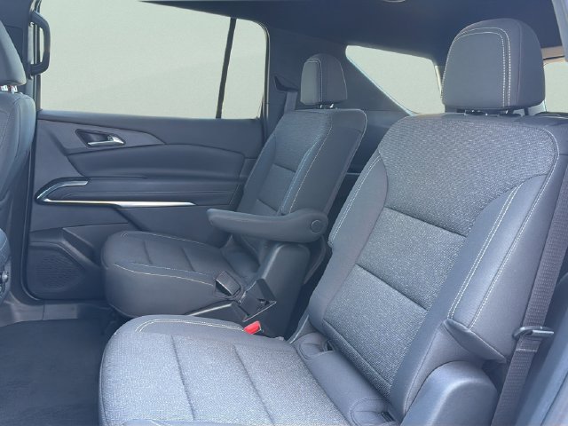 Used 2024 Chevrolet Traverse LT FWD image 16