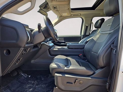 Used 2025 Ford Expedition Platinum AWD/4WD image 26
