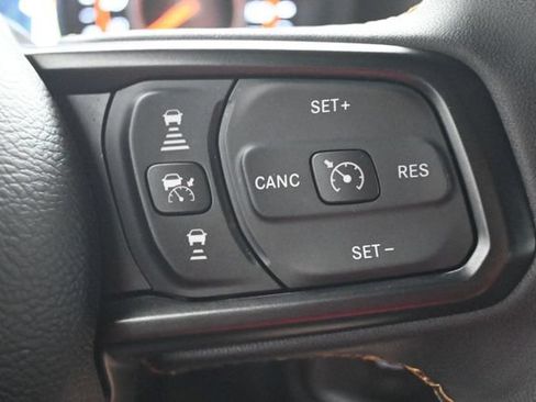 Used 2024 Jeep Gladiator Sport AWD/4WD image 10