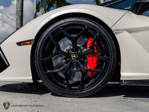 Used 2025 Lamborghini Revuelto AWD/4WD image 31