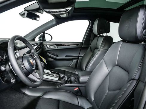 New 2026 Porsche Macan image 5