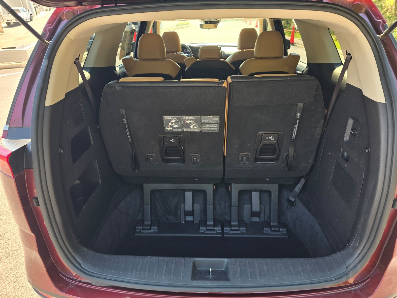 Used 2022 Kia Carnival LXS FWD image 25