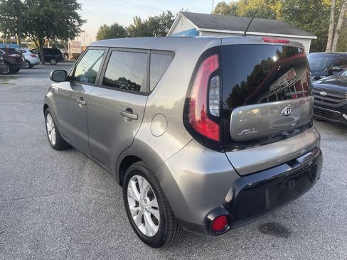Used 2016 Kia Soul + FWD image 5