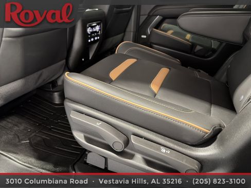 Used 2024 GMC Yukon AT4 w/ Technology Package AWD/4WD image 23