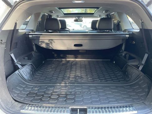 Used 2016 Kia Sorento SX image 18