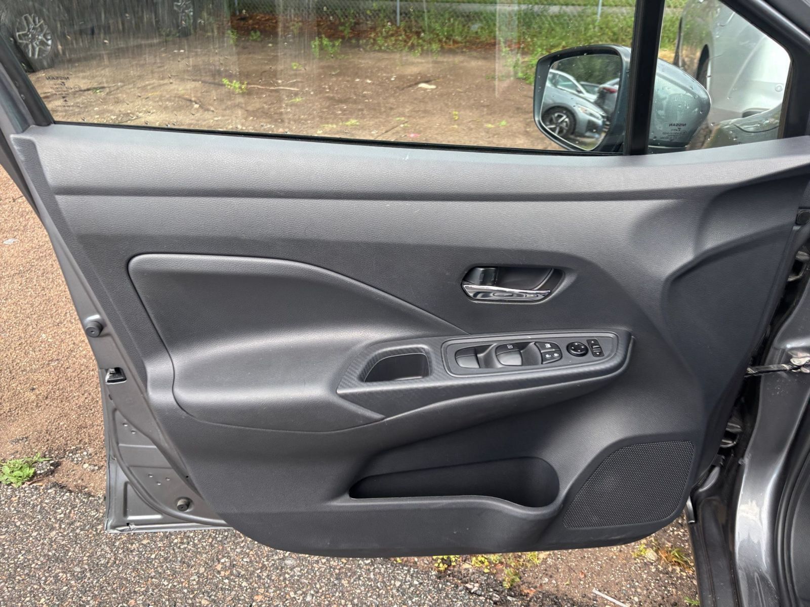 Used 2025 Nissan Versa SV FWD image 18