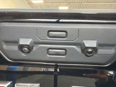 Used 2025 GMC Sierra 2500 AT4 w/ AT4 Premium Plus Package AWD/4WD image 7
