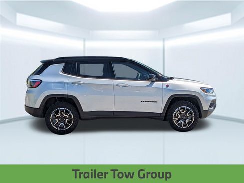Used 2025 Jeep Compass Trailhawk w/ Trailer Tow Group AWD/4WD image 9